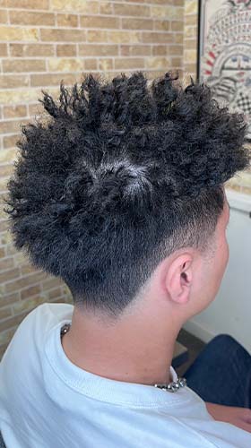 針金パーマ🌀(担当 藤森) barber genesisがスタイリングを行なったヘアスタイル