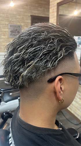 ツイスパ×ホワイトメッシュ×スキンフェード(担当 藤森) barber genesisがスタイリングを行なったヘアスタイル