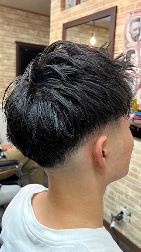 ツーブロスキンフェード(担当 藤森) barber genesisがスタイリングを行なったヘアスタイル